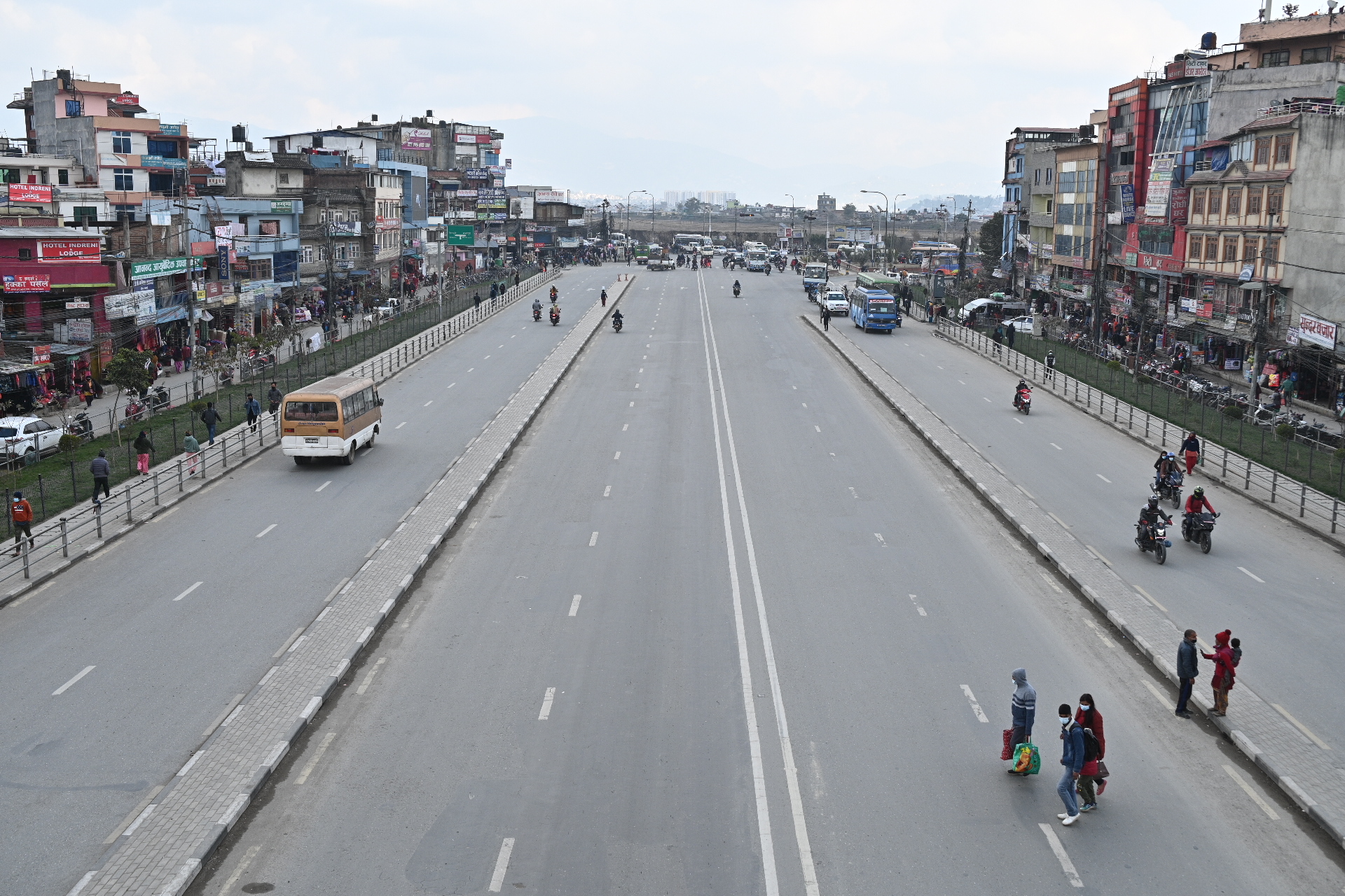 काेराेना महामारीकाे असर काठमाडाैंका सडकमा (तस्वीरहरू)